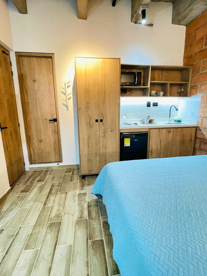 Standard Studio W/ Kitchen & Bathroom - 6