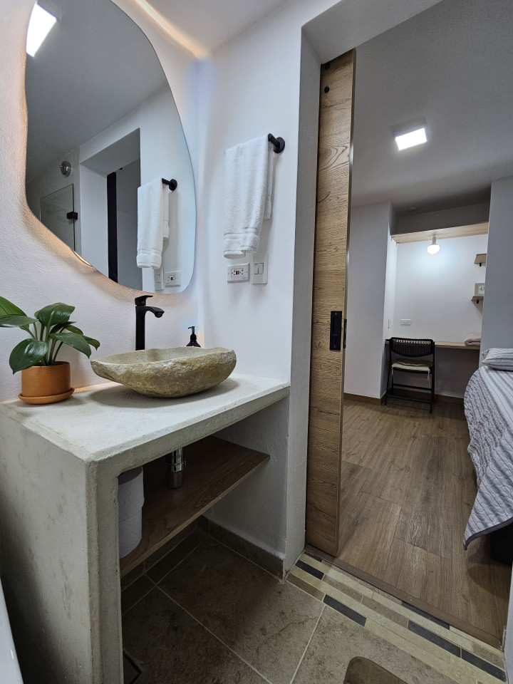 Standard Studio W/ Kitchen & Bathroom - 9