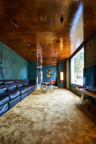 Warm stylish residence in a vibrant community near Central Station