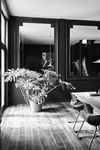 Warm stylish residence in a vibrant community near Central Station