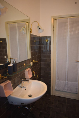 Excellent double bedroom near the San Faustino metro
