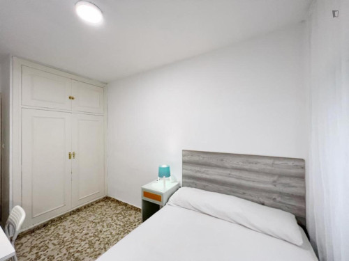 Cozy double bedroom close to the University of Granada