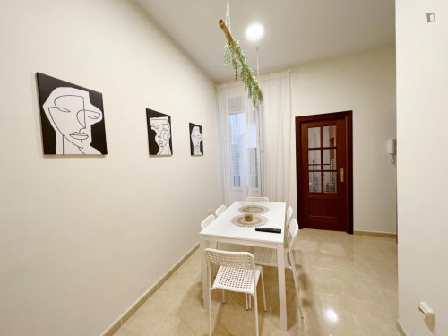 Spacious bedroom close to Granada city center