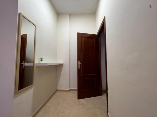 Spacious bedroom close to Granada city center