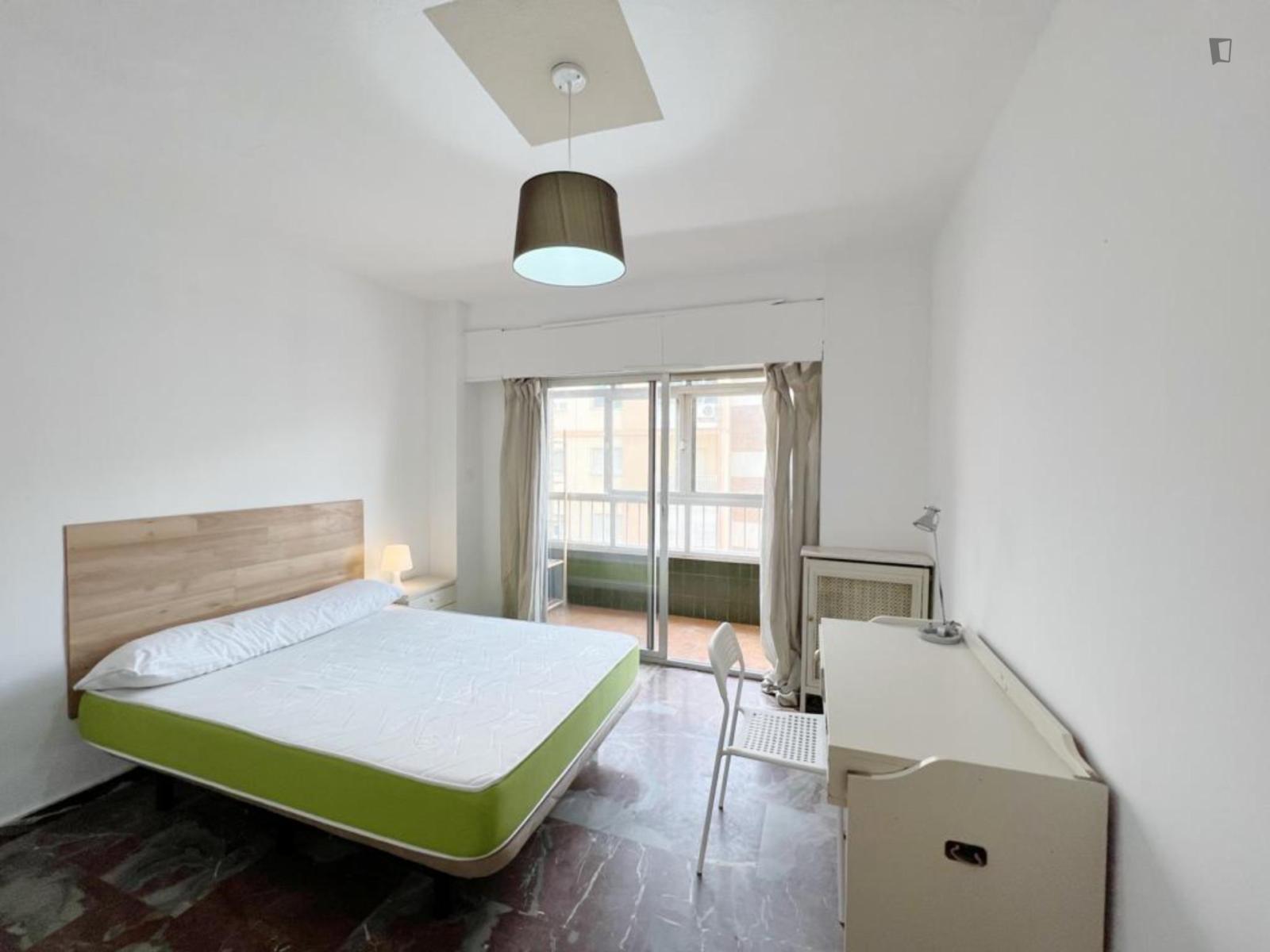  Bright Double Bedroom With Balcony In Central Granada  -  Bright double bedroom with balcony in central Granada  - Gallery -  1