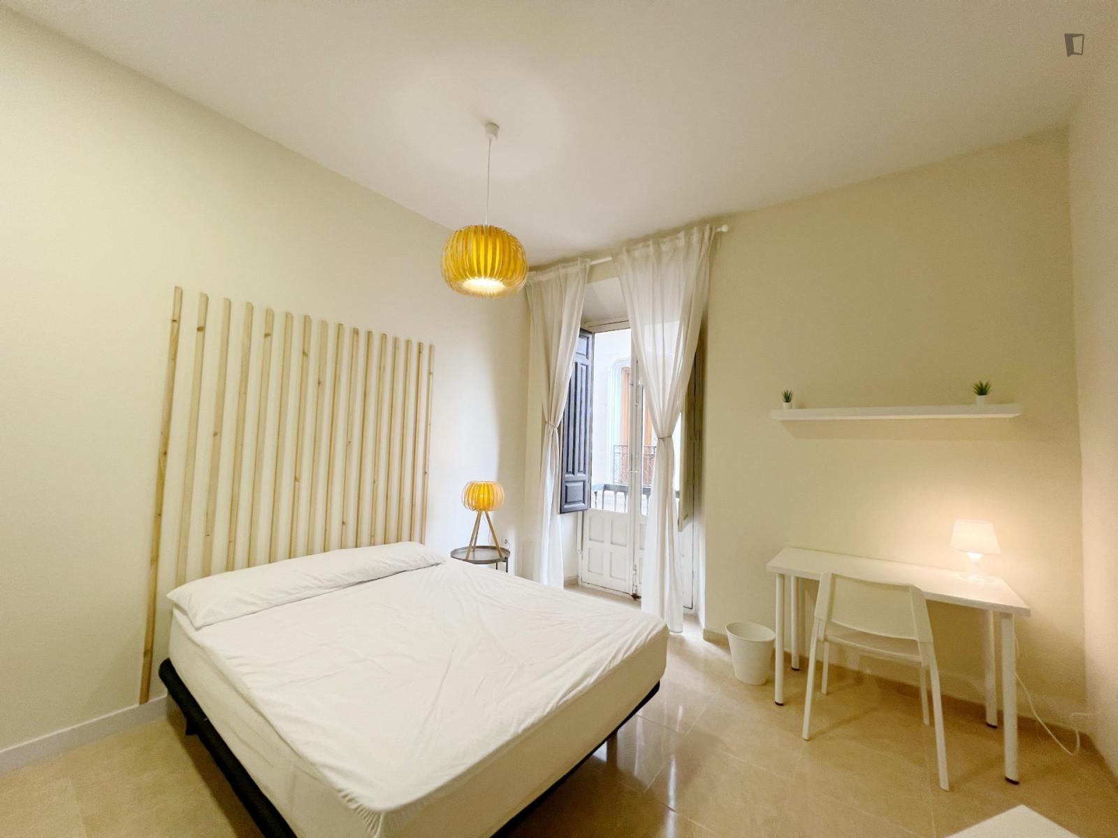  Comfortable Double Bedroom With Balcony Close To The Campus Universitario Fuentenueva  -  Comfortable double bedroom with balcony close to the Campus Universitario Fuentenueva  - Gallery -  1
