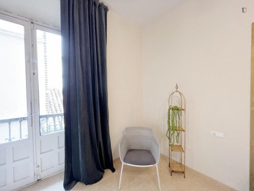 Bright double bedroom with balcony close to University of Granada