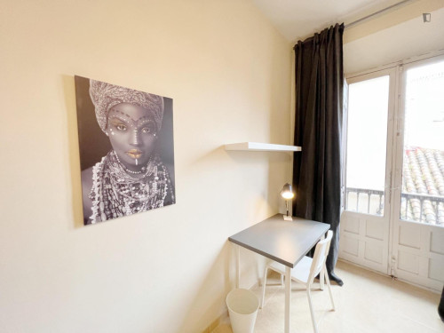 Bright double bedroom with balcony close to University of Granada