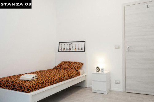 Single bedroom in a 7-bedroom flat in Borgo Filadelfia