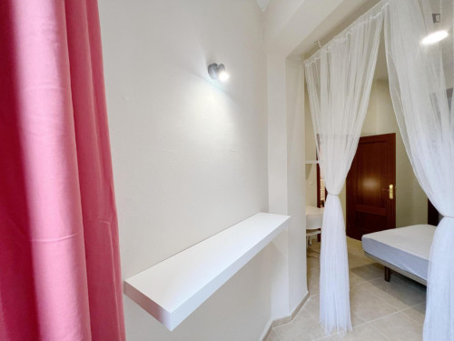 Spacious bedroom within a short walk to Granada city center  - Gallery -  5