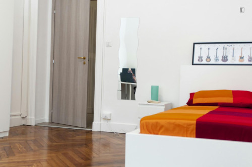 Cosy single bedroom close to Bernini metro station