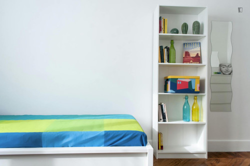 Inviting single bedroom in a 6-bedroom flat near Bernini metro station