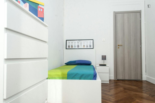 Single bedroom in a 6-bedroom flat near Bernini metro station