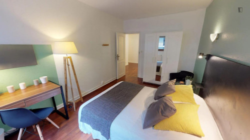 Bright double bedroom close to François Verdier metro station