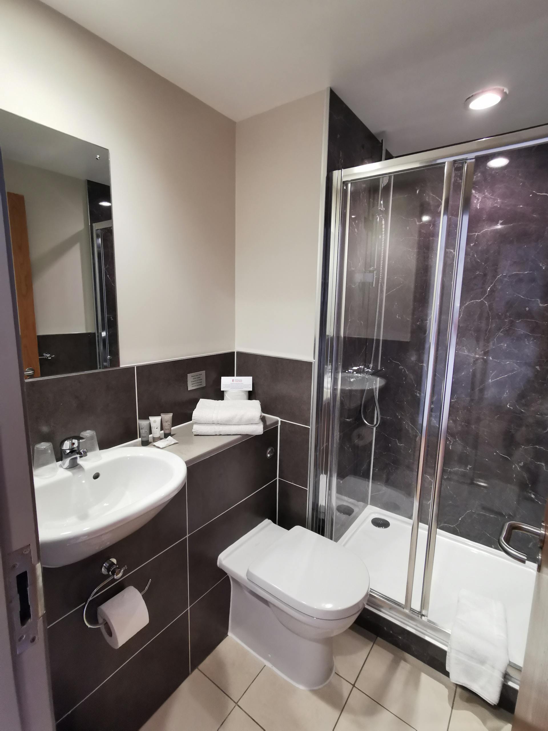 Standard Double Room - Britannia Study Hotel - Gallery - 10