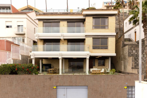 Stunning Coliving Chalet for Digital Nomads with Panoramic Views in Las Palmas de Gran Canaria