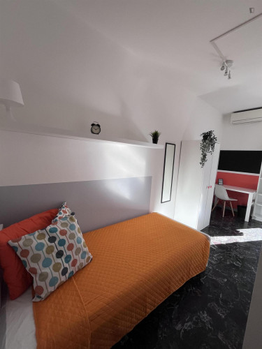 Splendid single bedroom near Santa Chiara train station 