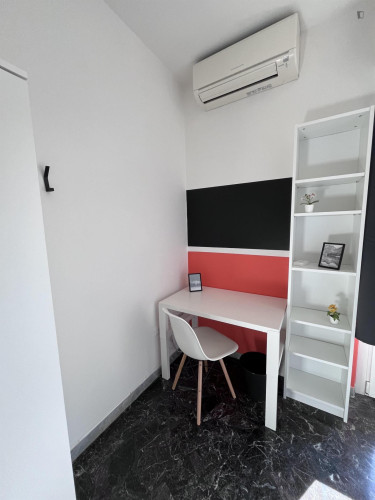 Splendid single bedroom near Santa Chiara train station 