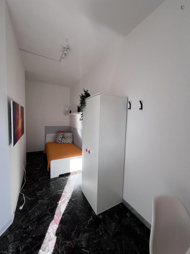 Splendid single bedroom near Santa Chiara train station 