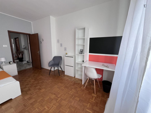 Spacious single bedroom near Parco Gocciadoro