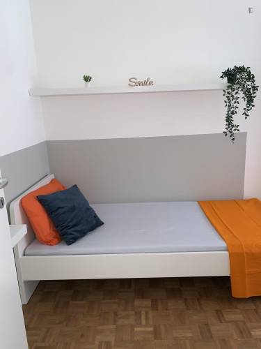 Snug single bedroom in the cente of Trento