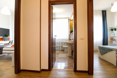 Elegant double bedroom near Bresciadue station - Gallery - 10