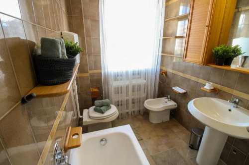 Elegant double bedroom near Bresciadue station