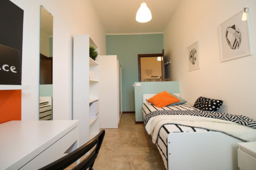 Elegant double bedroom near Bresciadue station