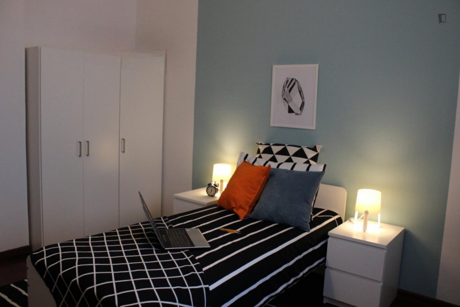 Homely Single Bedroom Near Facoltà Di Medicina E Chirurgia - 1