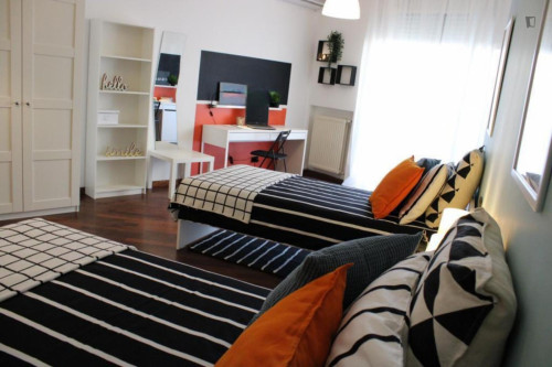 Big twin bedroom in Mompiano