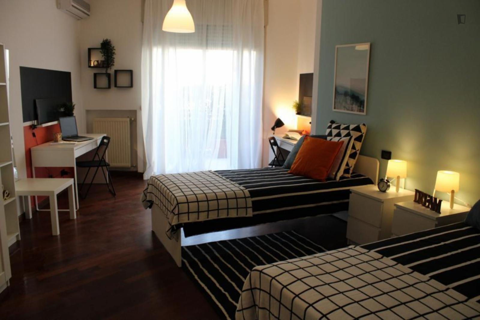  Big Twin Bedroom In Mompiano  -  Big twin bedroom in Mompiano  - Gallery -  1
