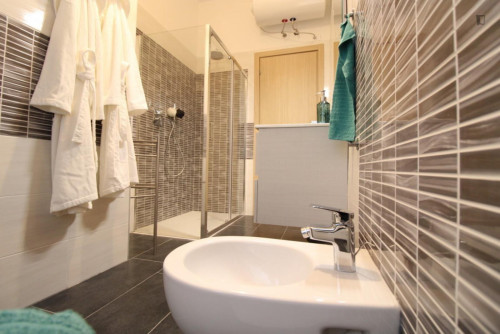 Luminous double bedroom in Villaggio Giorgio Montini - Gallery - 7
