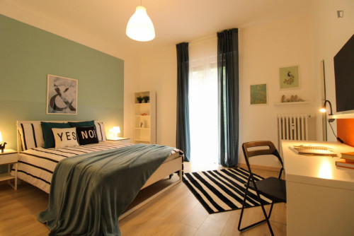 Big double bedroom in Mompiano