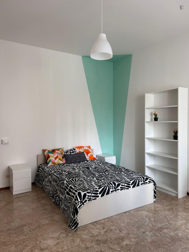 Very neat double bedroom near the Borgo S.Giovanni train station
