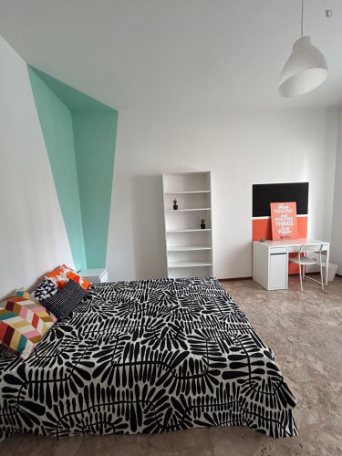 Very neat double bedroom near the Borgo S.Giovanni train station