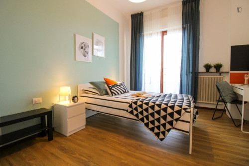 Inviting double bedroom near Bresciadue station