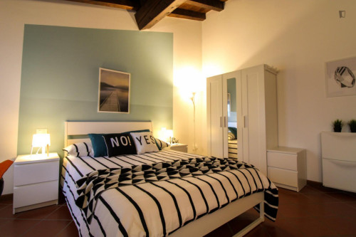 Spacious double bedroom near the Vittoria metro