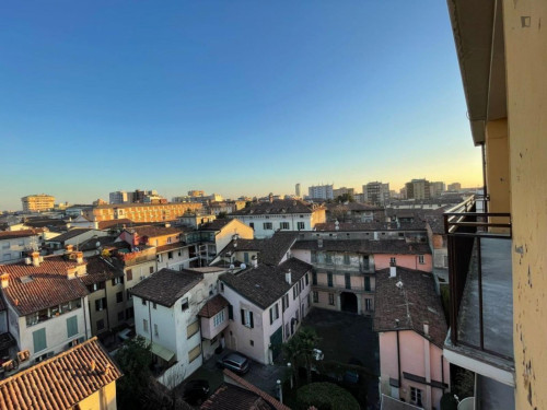 Spacious single bedroom near the Brescia train station  - Gallery -  5