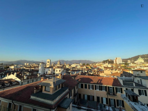 Spacious single bedroom near the Brescia train station - Gallery - 6