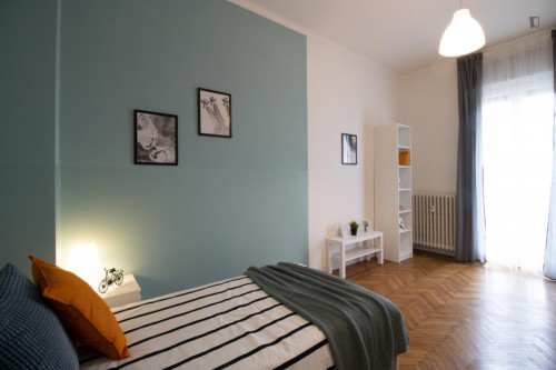 Spacious single bedroom near the Brescia train station