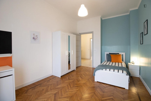 Spacious single bedroom near the Brescia train station