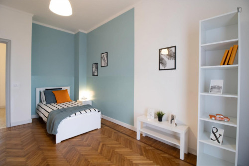 Spacious single bedroom near the Brescia train station