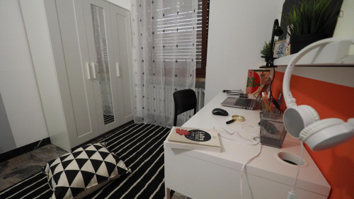 Inviting single bedroom in Quadrilatero