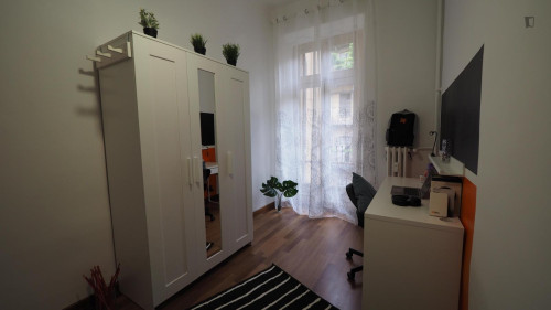 Tasteful single bedroom in the Centro district