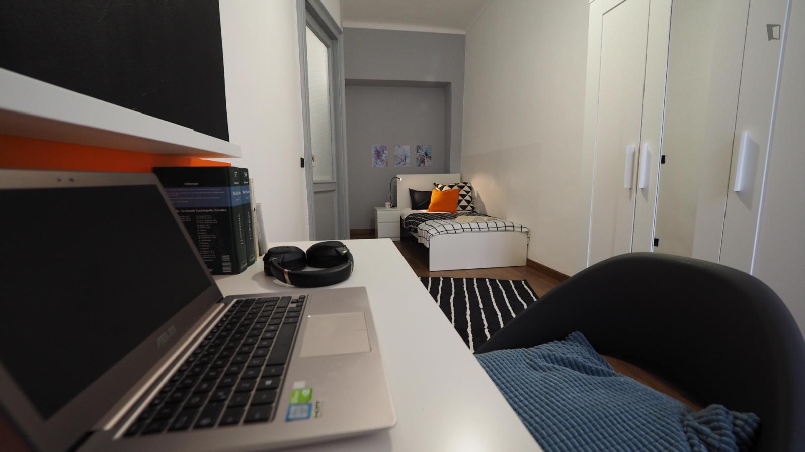Tasteful Single Bedroom In The Centro District - 1