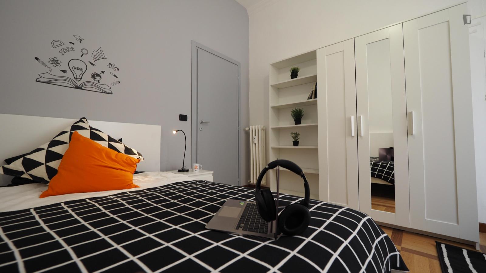 Snug Double Bedroom Near The Porta Susa Metro - 1