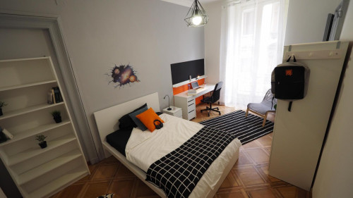 Elegant double bedroom near the Porta Susa train station