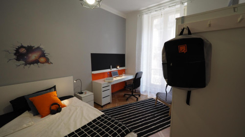 Elegant double bedroom near the Porta Susa train station