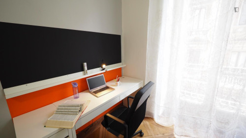 Elegant double bedroom near the Porta Susa train station