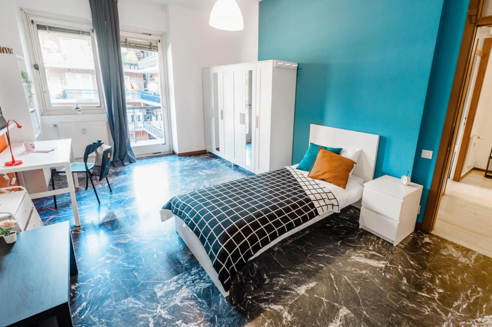 Pleasant Single Bedroom With A Balcony, In The Centre Of Bergamo - 1